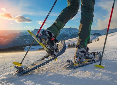 Bergausrüstung Wandern auf Schnee rutschfest Schneeschuh Set mit Tragetasche Für Damen und Herren. Schneeschuhe Aluminium Rahmen mit 3 IN 1 Größenverstellbar Wanderstöcken 
