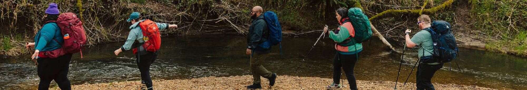 Gregory Outdoor Rucksäcke im Einsatz bei Wandergruppe mit verschiedenen Körperformen und Übergrößen