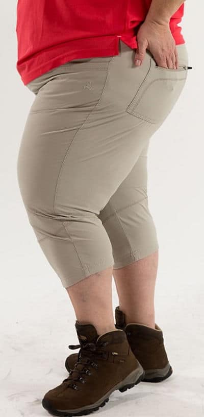 Wanderhose für kräftige Oberschenkel, Model Doris Damen-Wanderhose an kräftigen Beinen mit gut sitzendem Oberschenkelbereich
