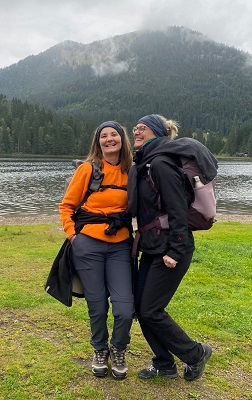 Outdoorhosen Damen Langgröße - Sigrid und Kirstin vom RennerXXL-Team am Berg, beide 181 cm